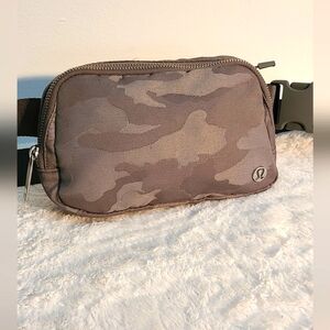Lululemon Athletica Everywhere Bag